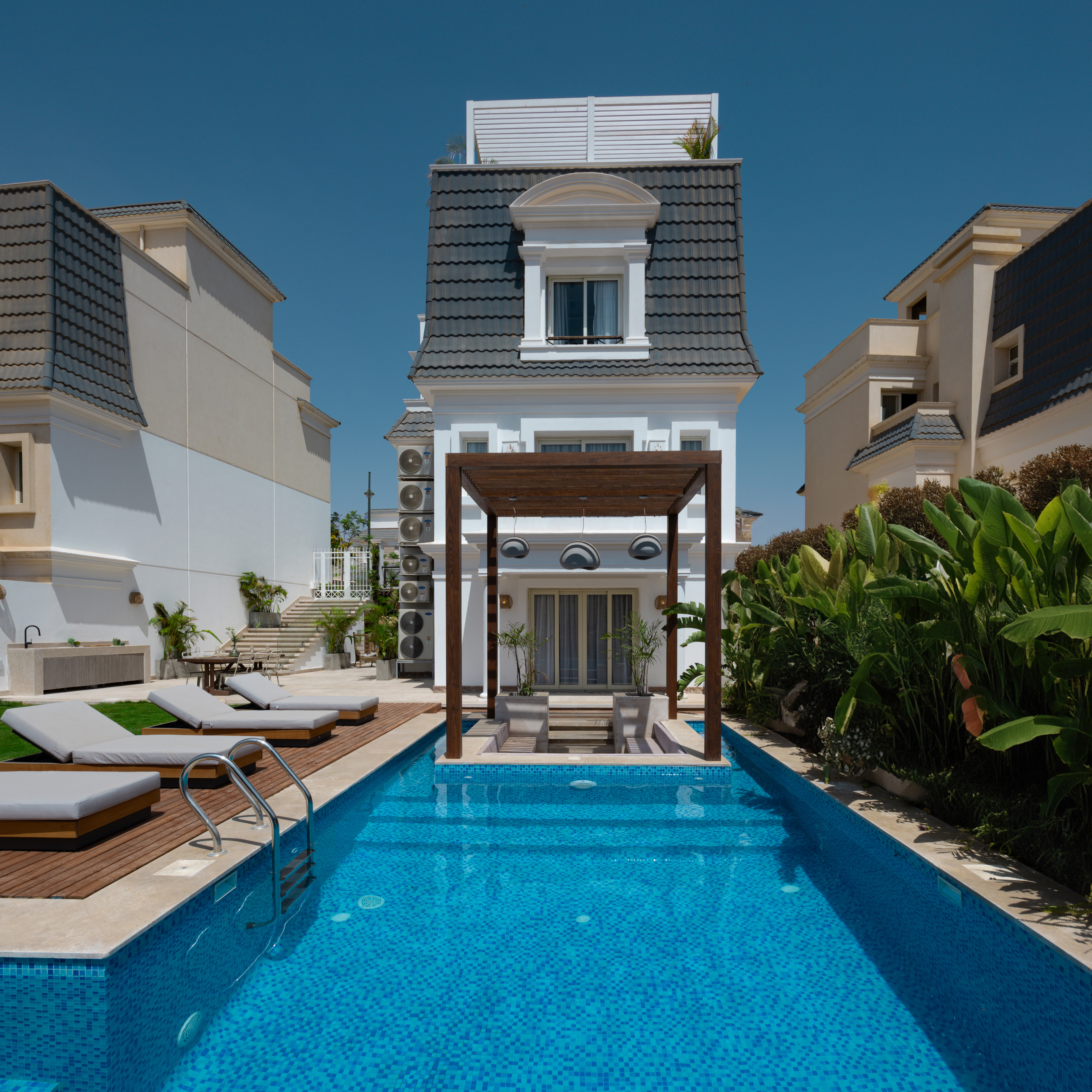 pool with sense